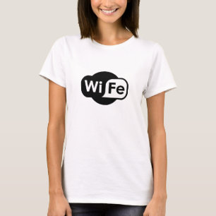 Ehefrau Tech Inspiriertes Logo T-Shirt