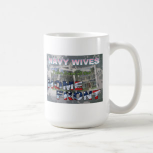 Ehefrauen von Marine-Soldaten kümmern sich um die Kaffeetasse
