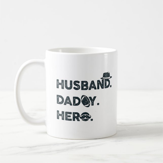 Ehemann. Daddy. Held Kaffeetasse (Links)