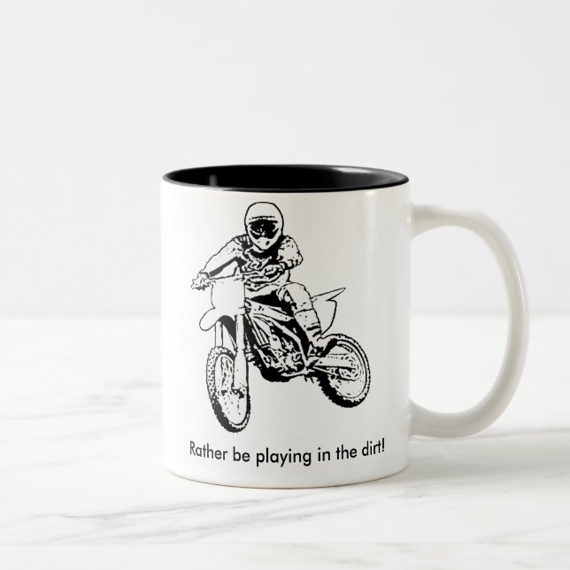 Eher spielt im Schmutz (Schwarzes/Weiß) Zweifarbige Tasse (Rechts)