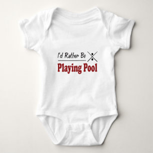 Eher spielt Pool Baby Strampler