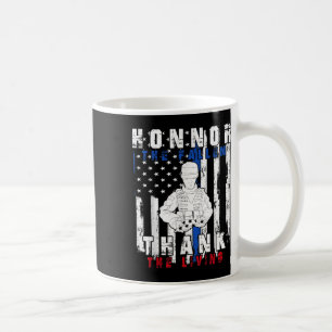 Ehre für die Toten dank der "Living US Flag" Kaffeetasse