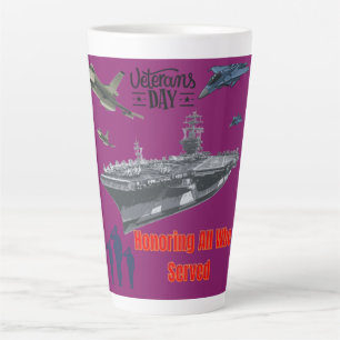 Ehrung des mächtigen Militärs in Magenta Milchtasse