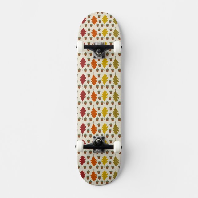 Eichen-Blätter und Acorns Herbstmuster Skateboard (Vorderseite)
