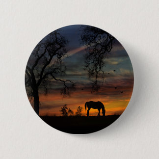 Eichenbäume und Pferde im Sonnenaufgang Button