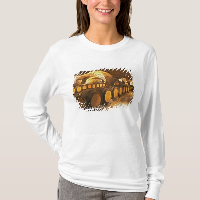 Eichenfässer im Keller des Domaine Comte T-Shirt (Vorderseite)