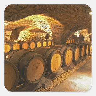 Eichentonnen im Keller des Domaine Comte Quadratischer Aufkleber