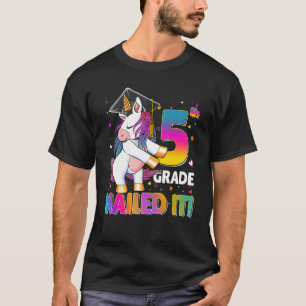 Eichhörnchen-Absolvent lustiges Einhorn glückliche T-Shirt