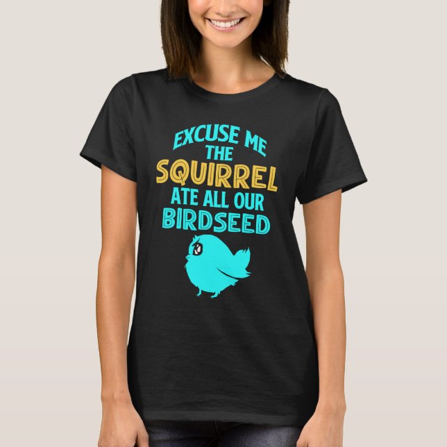 Eichhörnchen am Vogelfutterhaus T-Shirt (Vorderseite)