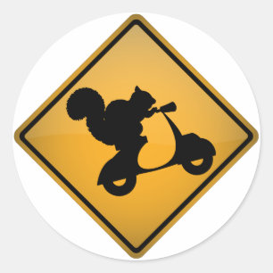 Eichhörnchen auf Scooter Runder Aufkleber