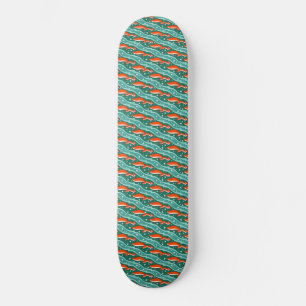 Eichhörnchen, die auf einem Weihnachtsbaum im Schn Skateboard