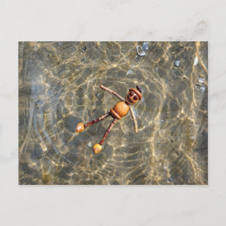 Eichhörnchen-Elf, der im Wasser schwimmt, Postkart Postkarte