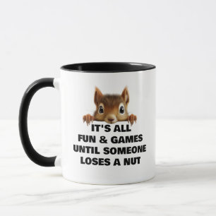 Eichhörnchen für Spaß und Spiele, bis jemand eine Tasse