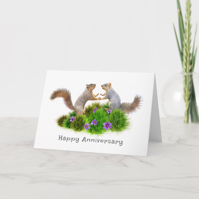 Eichhörnchen im Gras und Blume Jubiläumskarte Karte (Vorderseite)
