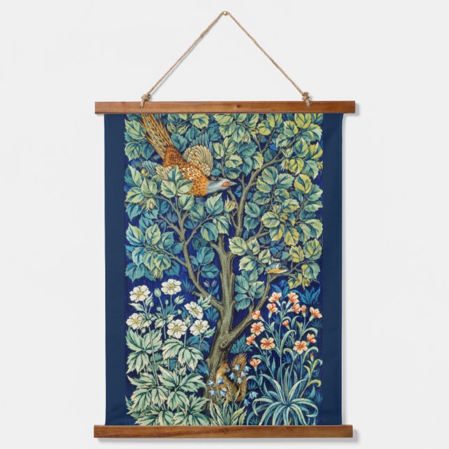 Eichhörnchen im Wald, William Morris Wandteppich Mit Holzrahmen (Vorderseite)