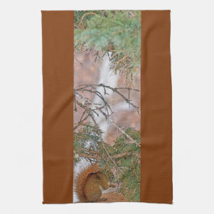 Eichhörnchen, Kiefer und ein Nuss-Geschirrtuch Handtuch
