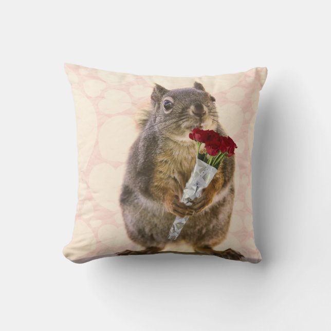 Eichhörnchen mit Blumenstrauß der Roter Rosen Kissen (Vorderseite)