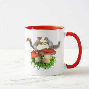 Eichhörnchen tanzen auf der Tasse Rote Pilze