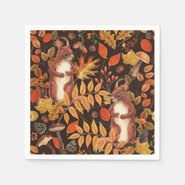Eichhörnchen und Flora in dunkelbraun Serviette (Vorderseite)