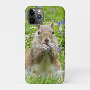 Eichhörnchen unter wilden Violetten Case-Mate iPhone Hülle