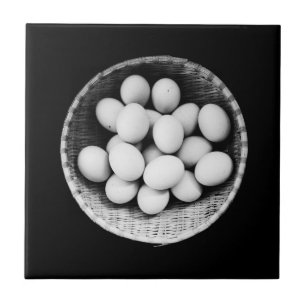 Eier in schwarz-weißem Kunstfoto Fliese