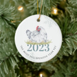 Eierpreise | Funny Groceries Christmas 2023 Keramik Ornament<br><div class="desc">Denn wenn wir nicht lachen, weinen wir. Das sonnige Weihnachtsschmuck "teuer Jahr". Die Fähigkeit zu lachen, sogar (besonders?) während einer Krise ist ein wichtiger Weg, um Hilfe zu finden und Gemeinschaft zu teilen. Personalisieren Sie den Rücken mit Ihrem Namen oder fügen Sie Ihr eigenes Foto hinzu. Nutzen Sie das Lachen,...</div>