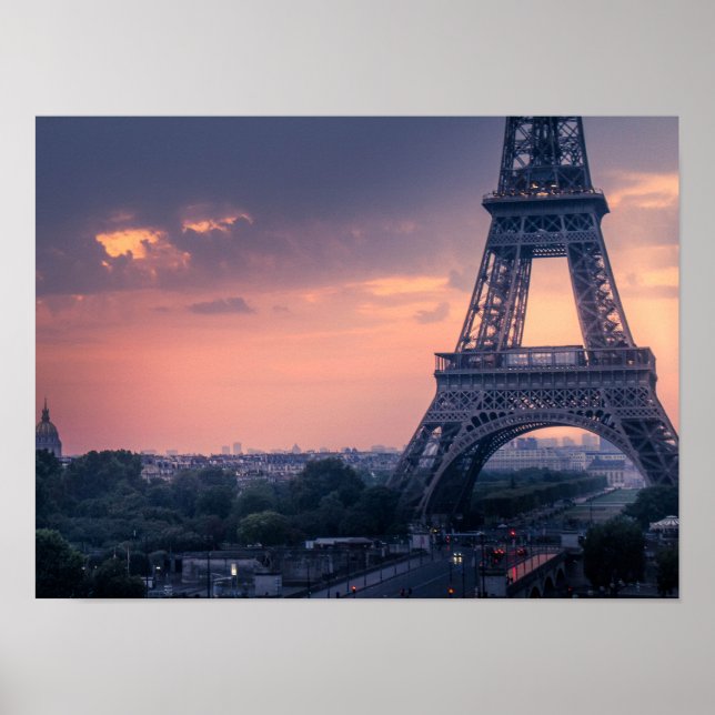 Eiffel Tower at Dusk Poster (Vorne)
