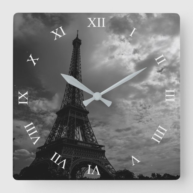 Eiffel Tower Night Cloudy Sky Square Wall Clock Quadratische Wanduhr (Vorderseite)