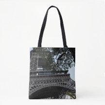 Eiffel-Turm durch die Baum-Taschen-Tasche