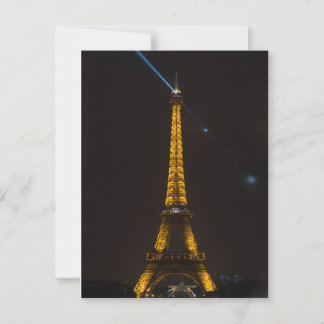 Eiffelturm beleuchtet: Paris um Nacht Postkarte