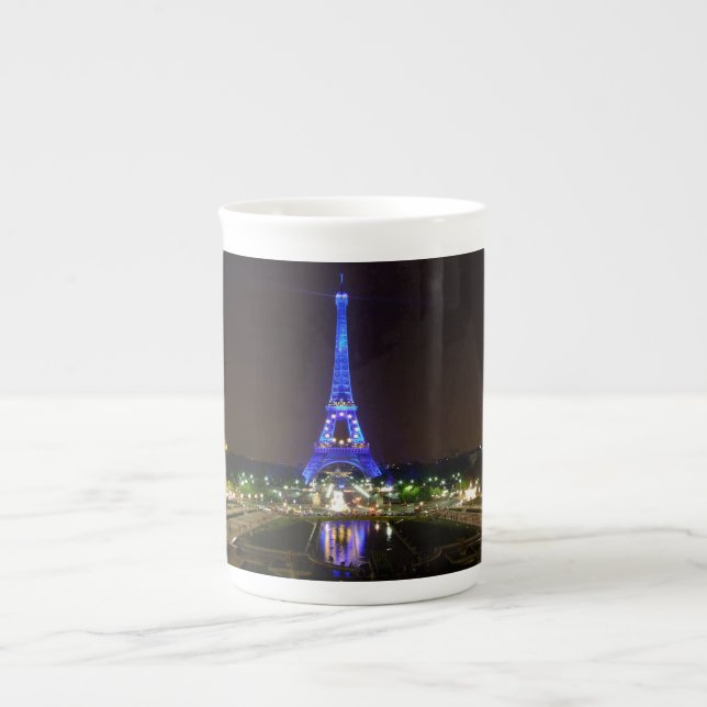 Eiffelturm nachts, Paris Prozellantasse (Vorderseite)