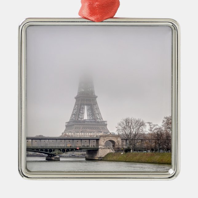 Eiffelturm und Bir-hakeim-Brücke an einem schönen  Ornament Aus Metall (Vorne)