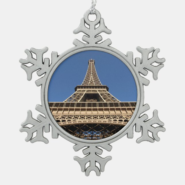 Eiffelturm von Paris in der französischen Tasse Schneeflocken Zinn-Ornament (Vorderseite)