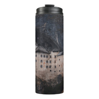 EIGE UND SCHWARZES KONKRETES HAUS THERMOSBECHER