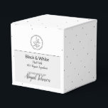 Eigene Bath-und Körperpackung | Schwarz/Weiß Geschenkschachtel<br><div class="desc">Für Ihre handgefertigten und hausgemachten Zucker-Peeling, Lotionen, Cremes, Karosseriebutterer und Seifen, passen Sie diese Box an Ihr Rezept an. Vollständig anpassbar, sodass es für jeden Duft oder Geschmack verwendet werden kann - und nicht nur für Bade- und Körpergeschenke. Wir haben diese Schwarz-Weiß-Geschenkboxen kreiert, sodass sie für hübsch viel personalisiert sein...</div>