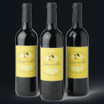 Eigene Limoncello Flasche Etikett gelb<br><div class="desc">Elegantes und modernes limoncello Aufkleber Flaschenetikett mit dem Text limoncello, hausgemacht mit Liebe und Ihrem Namen in schicke Schriftzeichen Kalligraphie und moderne Typografie auf einem beleuchtbaren gelben Hintergrund mit einer stilvollen Touch von hübschen Aquarelllemon und Zitronenscheiben. Fügen Sie einfach Ihren Namen oder Ihre Firma hinzu. Exklusiv für Sie entworfen von...</div>