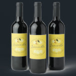 Eigene Limoncello Flasche Etikett gelb<br><div class="desc">Elegantes und modernes limoncello Aufkleber Flaschenetikett mit dem Text limoncello, hausgemacht mit Liebe und Ihrem Namen in schicke Schriftzeichen Kalligraphie und moderne Typografie auf einem beleuchtbaren gelben Hintergrund mit einer stilvollen Touch von hübschen Aquarelllemon und Zitronenscheiben. Fügen Sie einfach Ihren Namen oder Ihre Firma hinzu. Exklusiv für Sie entworfen von...</div>