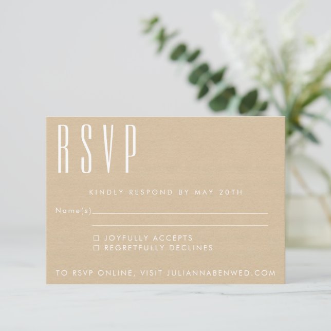 Eigene Namen Retro Typografie Beige Kraft Wedding RSVP Karte (Stehend Vorderseite)