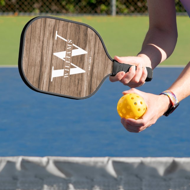 Eigene rustikale Bauernfamilie Monogramm Name Holz Pickleball Schläger (InSitu)