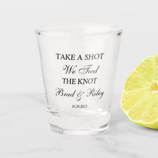 Eigene Schnürung, die wir an das Knotentuch kleben Schnapsglas