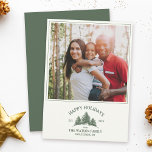 Eigener Familienname Weihnachtsbaumbaum Retro Feiertagskarte<br><div class="desc">Schenken Sie feierlichen Beifall mit unserer individuellen Urlaubskarte! Mit Ihrem Familiennamen und einem Retro-Weihnachtsbaumdesign in schlauer Grün,  ist es perfekt,  um Ihre Urlaubsmomente im Stil zu teilen und saisonale Freude zu verbreiten.</div>