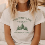 Eigener Familienname Weihnachtsbaumbaum Retro T-Shirt<br><div class="desc">Mit diesem niedlichen T - Shirt können Sie die Kinder im Urlaub erleben! Mit ihrem Familiennamen und dem Retro-Weihnachtsbaumdesign in schlauer Grün,  ist es perfekt für festlichen Familienspass und saisonalen Stil.</div>