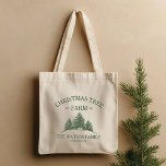 Eigener Familienname Weihnachtsbaumbaum Retro Tragetasche<br><div class="desc">Tragen Sie Feiertagsjubeln überall mit unserer Tasche! Mit Ihrem Familiennamen und einem Retro-Weihnachtsbaumdesign in schlauer Grün ist es perfekt zum Einkaufen,  Gießen und zum Verweilen festlicher Lebensräume!</div>