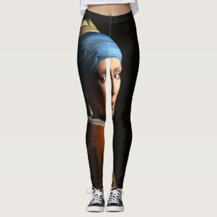 Eigenes Mädchen mit Perlenohrmuscheln und Leggings