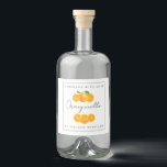 Eigenes Orangecello-Label Alkoholflaschenetikett<br><div class="desc">Elegantes und modernes arancello Flaschenetikett mit dem Text orangecello, hausgemacht mit Liebe und Ihrem Namen in chic script kalligraphie und moderne Typografie auf weißem Hintergrund mit einer stilvollen Touch von hübschen Aquarellorange- und Orangenscheiben. Fügen Sie einfach Ihren Namen oder Ihre Firma hinzu. Exklusiv für Sie von Happy Dolphin Studio entworfen!...</div>