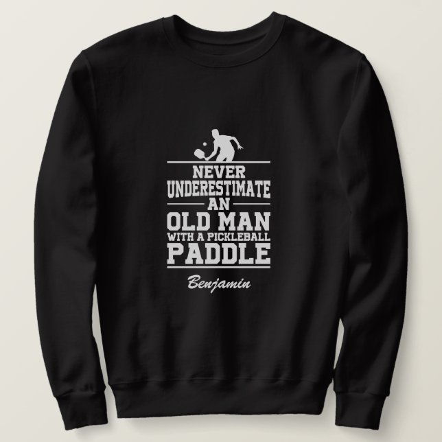 Eigenes Schwarz unterschätzt nie einen alten Mann  Sweatshirt (Design vorne)