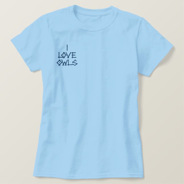EIGENSCHAFT BESTICKTES T-Shirt (Design vorne)