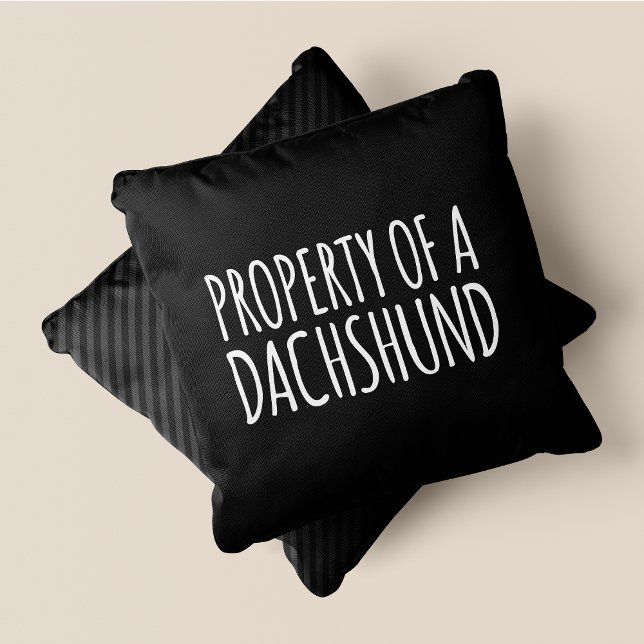 Eigenschaft einer Dackel Chic, Niedlich & lustig S Kissen (Property Of A Dachshund Chic, Cute & Funny Black Throw Pillow)