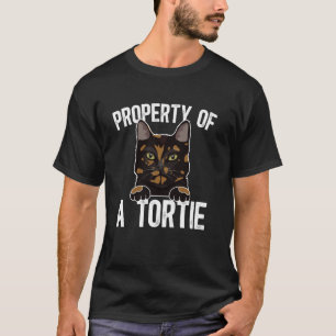 Eigentum eines Tortie-Katzenbesitzers Schildpattka T-Shirt
