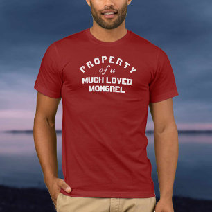 Eigentum eines viel geliebten Mongrel Hundes T-Shirt